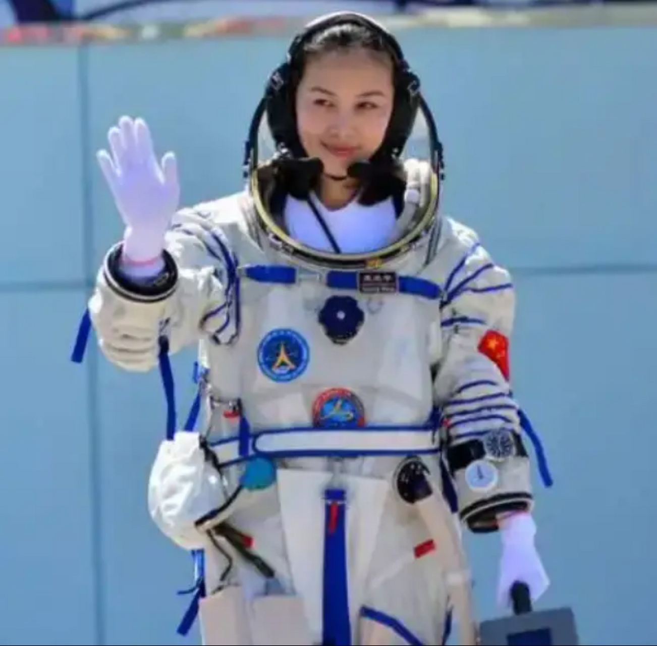 包括王亚平老公赵鹏简历团体材料简介的词条