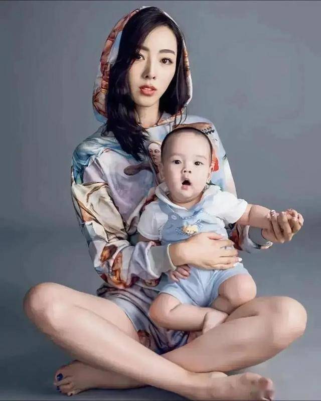 李思李璐
