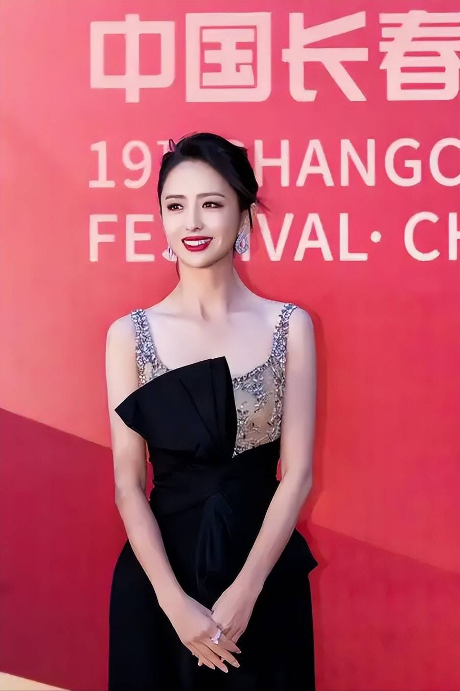 佟丽娅事件具体是什么的复杂引见