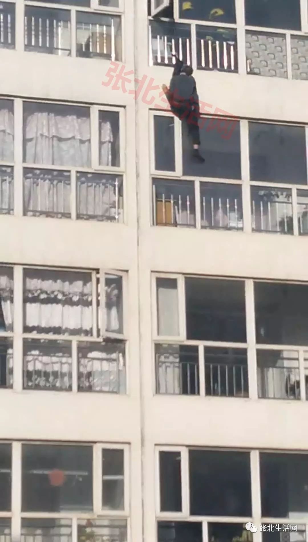 南宁白叟超市上吊