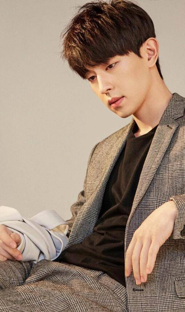 邓论是怎么当上明星的的复杂引见