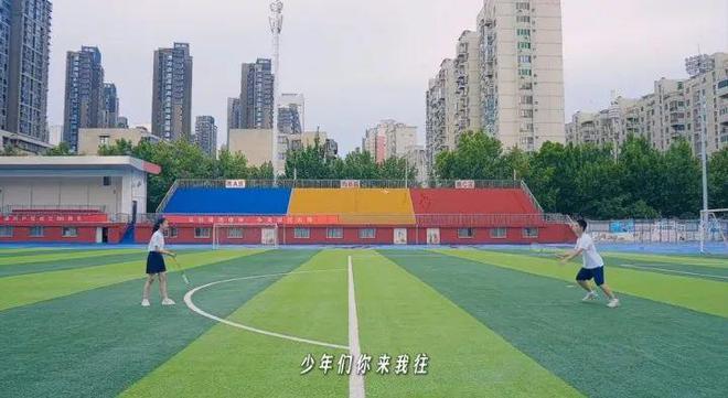 河南尝试中学的校服事件