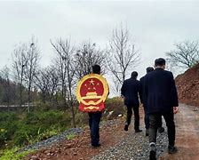 法官进羊圈打一地名