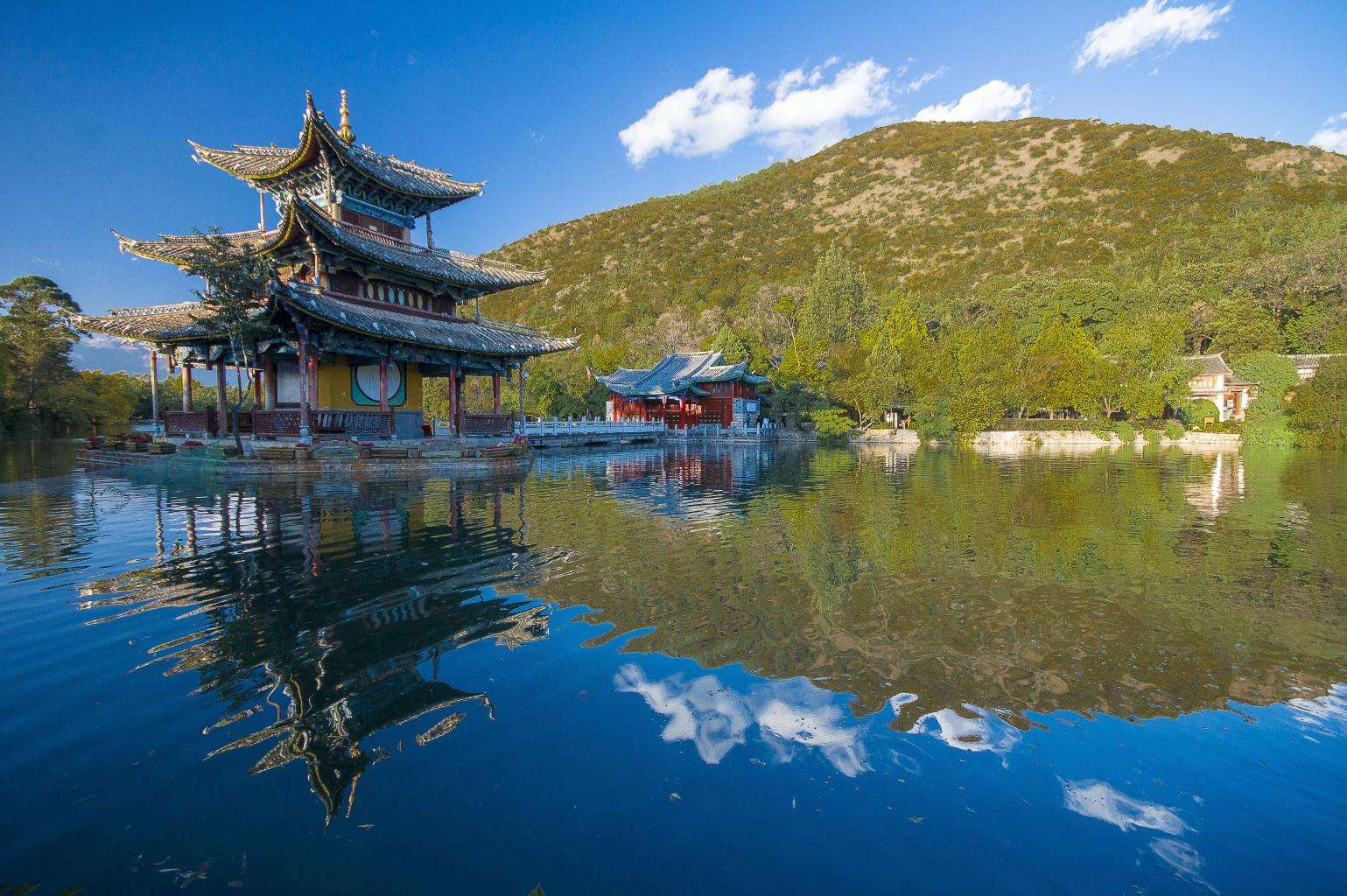 黑龙潭自然风光区