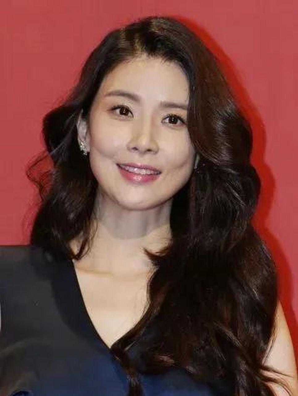 李宝英整容