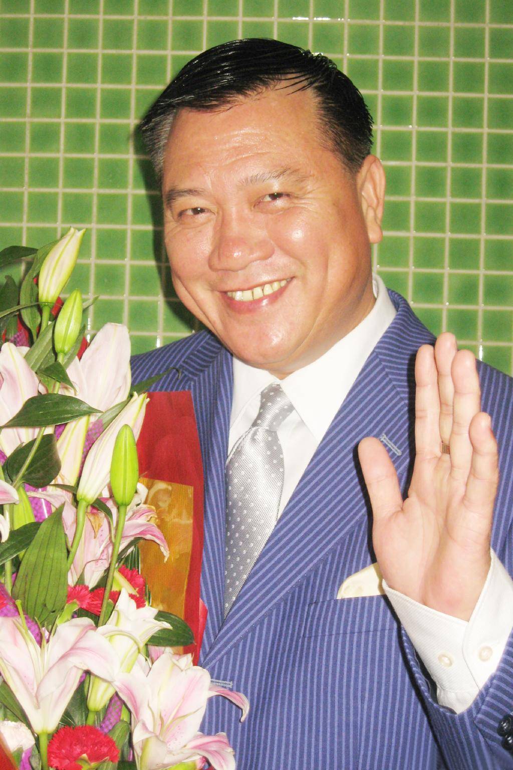 万梓良团体材料简介个