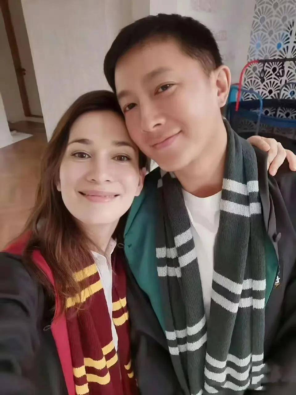 韩庚卢靖姗婚后首封