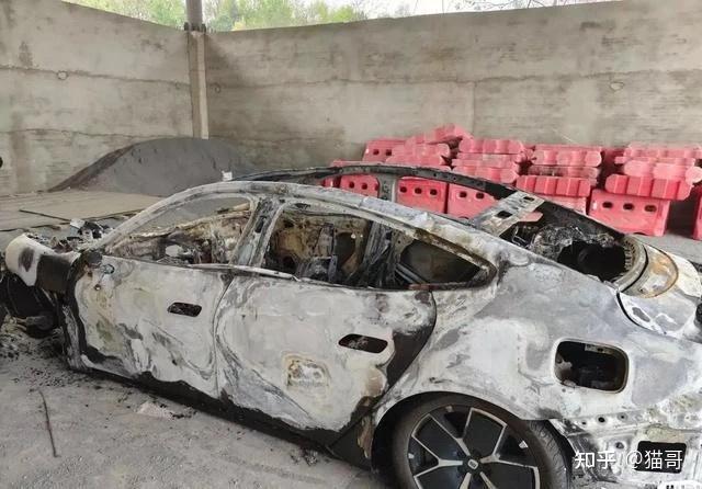 杭州电瓶车爆燃事件受伤女童离世