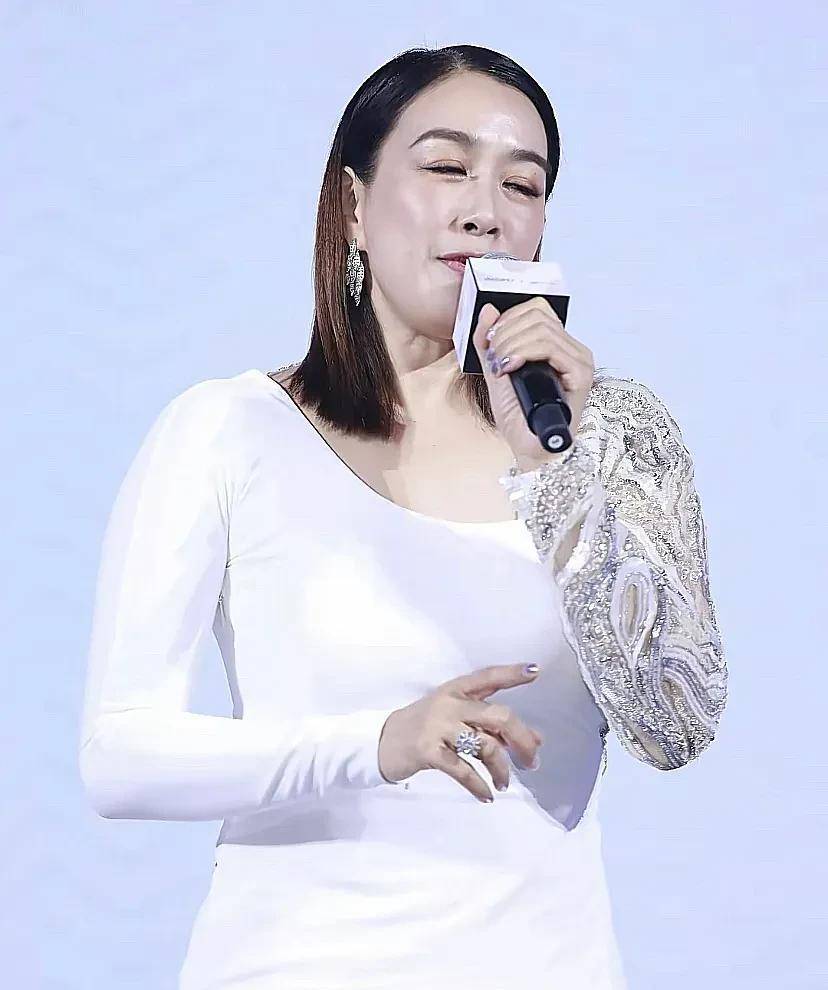 包括钟丽缇回应身材走形的词条