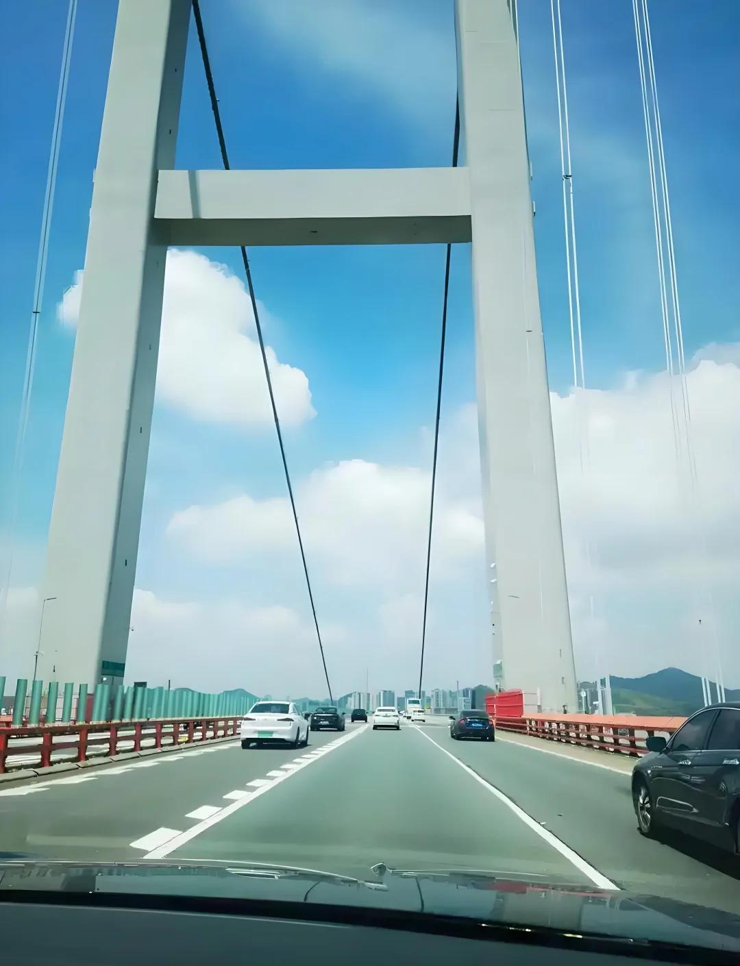 东莞虎门大桥产生异常颤动
