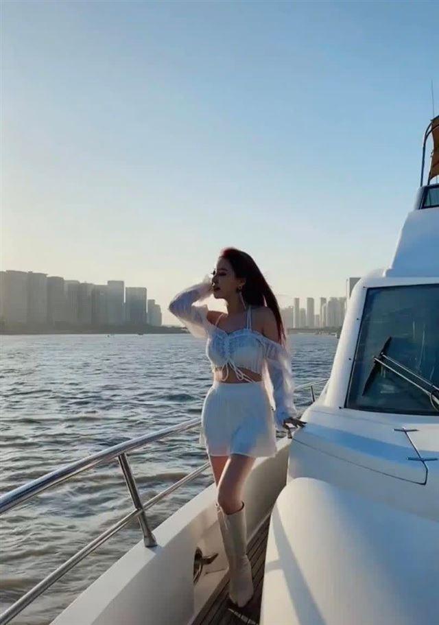 郭美美素颜照