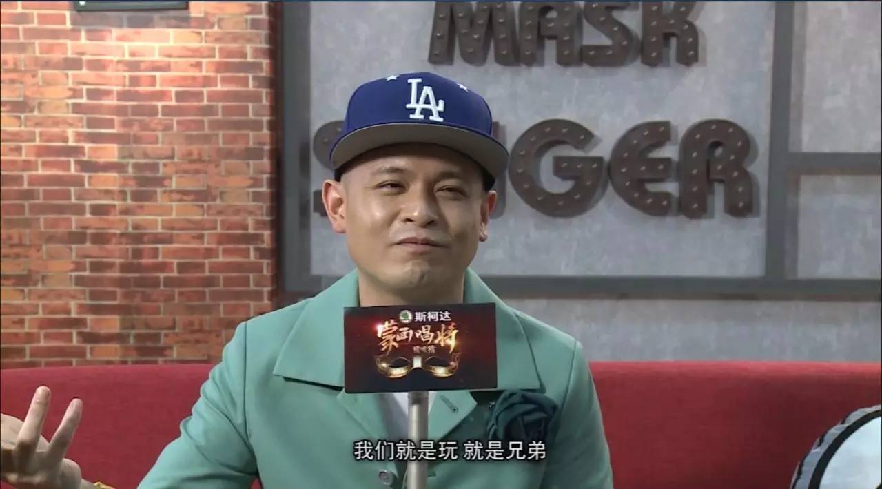 侧田打斗
