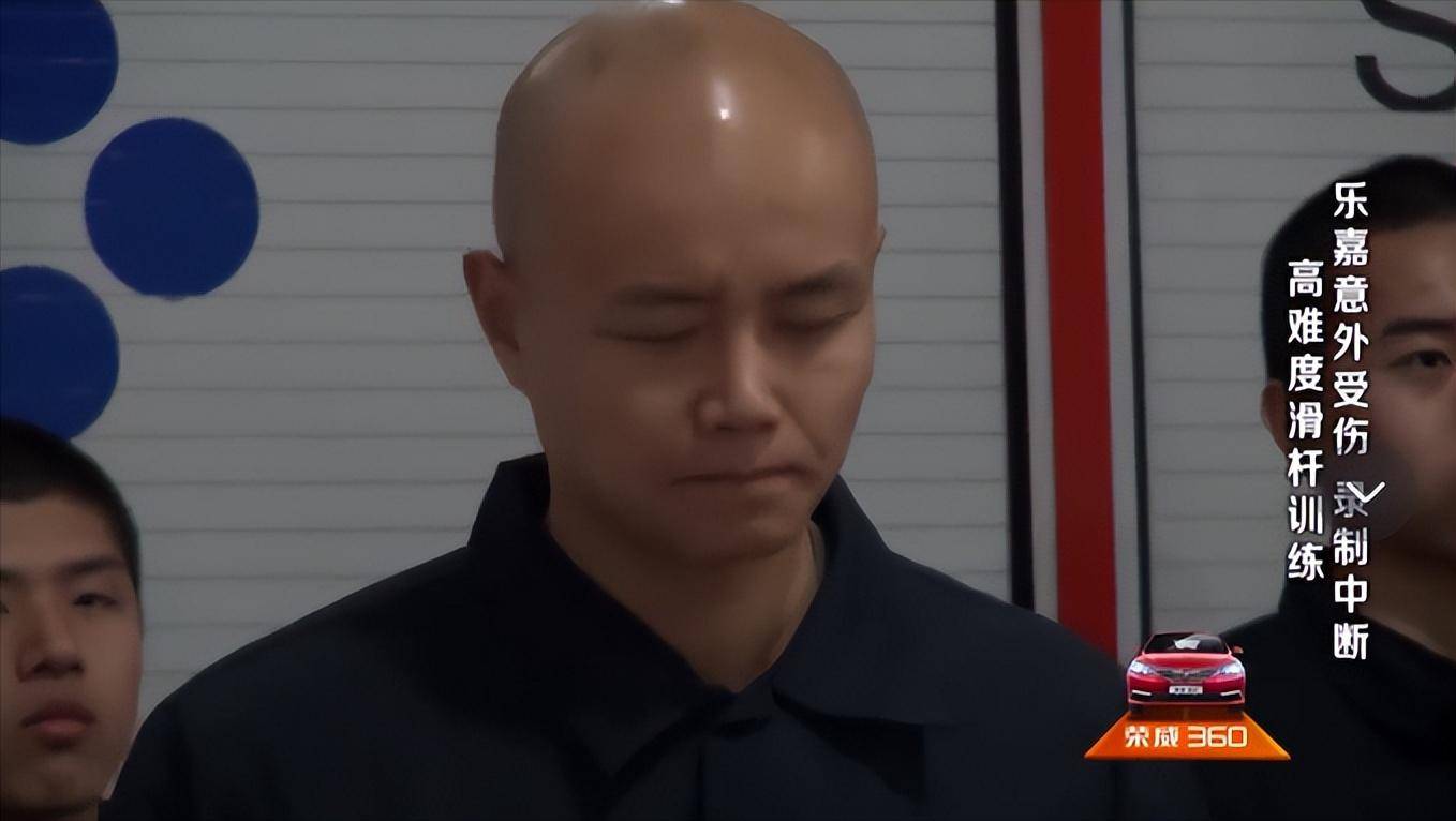 乐嘉回应强吻谢娜事件