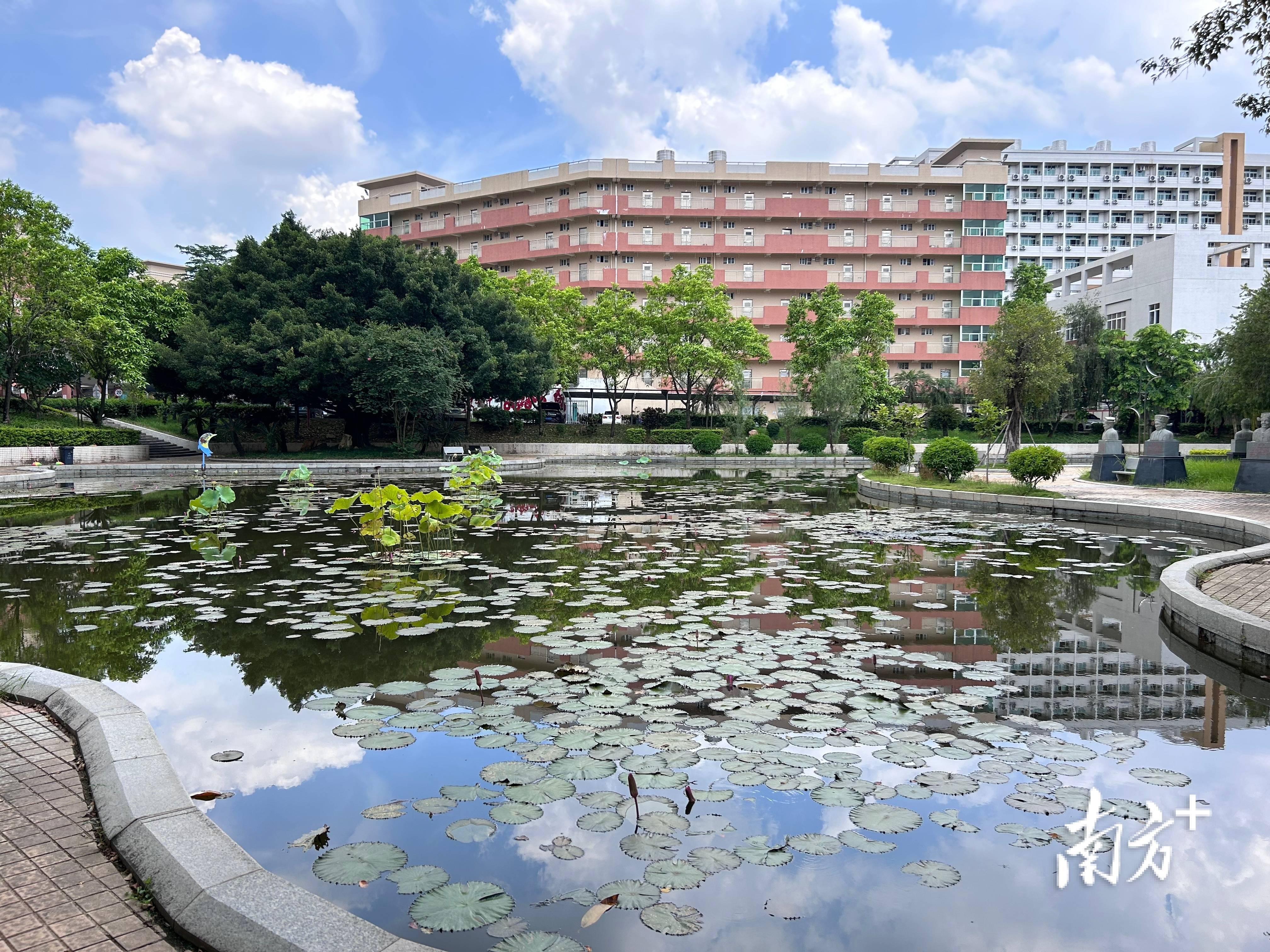 潮州市金山尝试中学