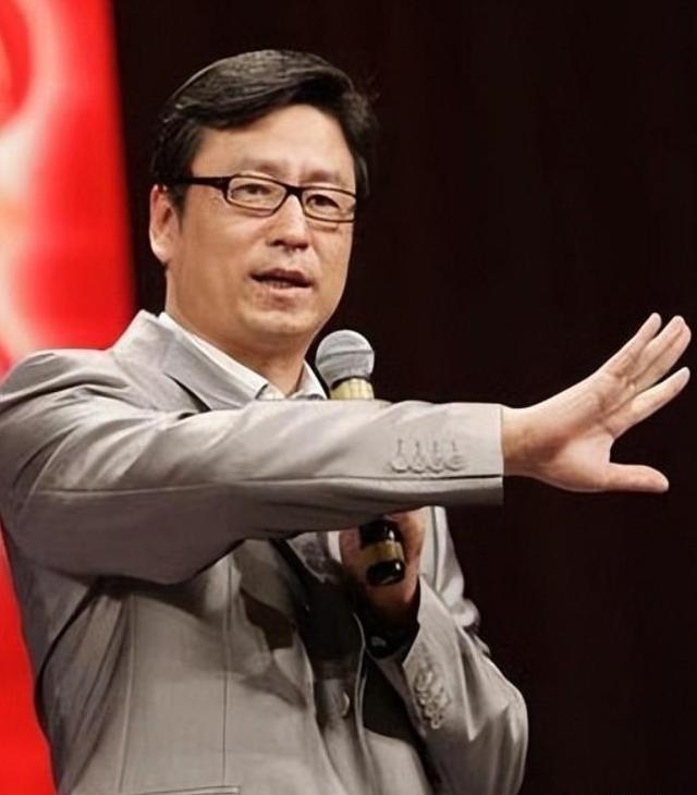 关于白岩松怎么了的信息
