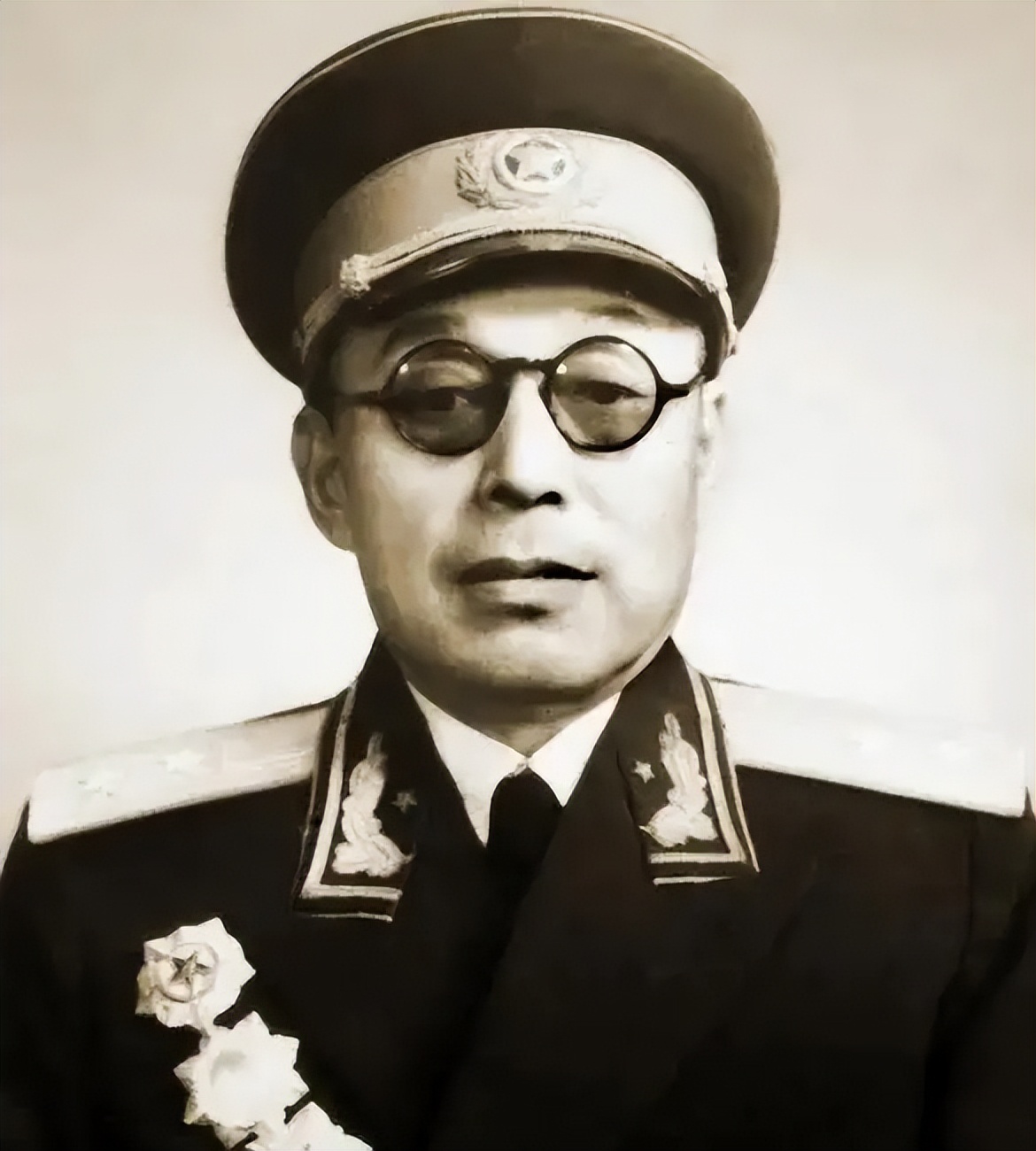 人品最差的建国将军的复杂引见