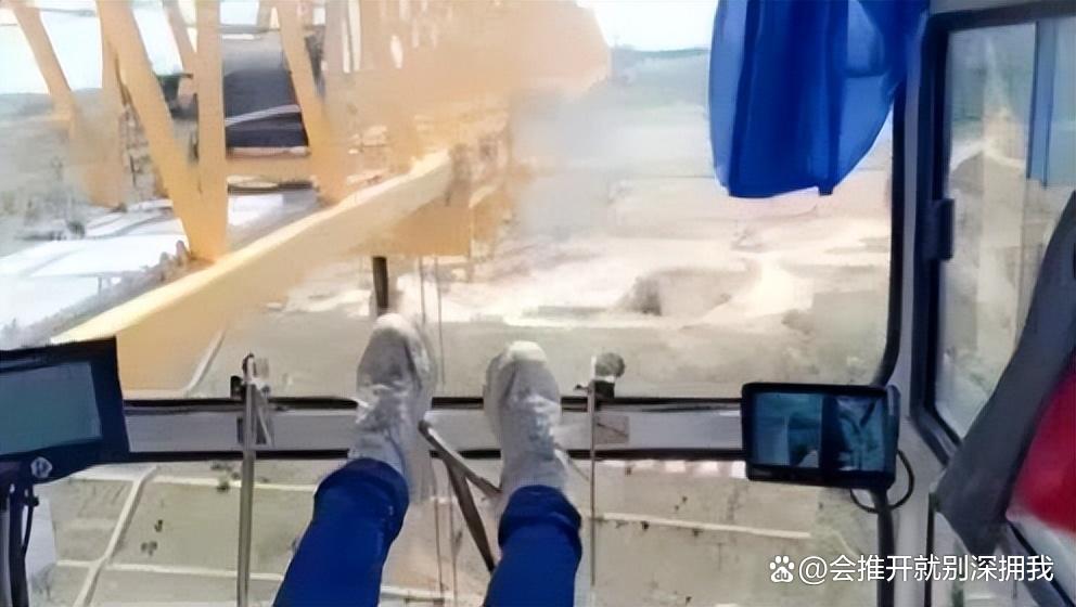 女网红从塔吊上坠亡