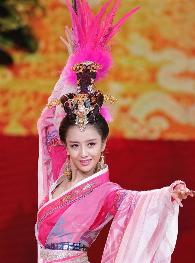 佟丽娅以前10万一次的复杂引见